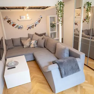 Apartment Cozy Modern Nest In The Heart Of With Netflix, Wien