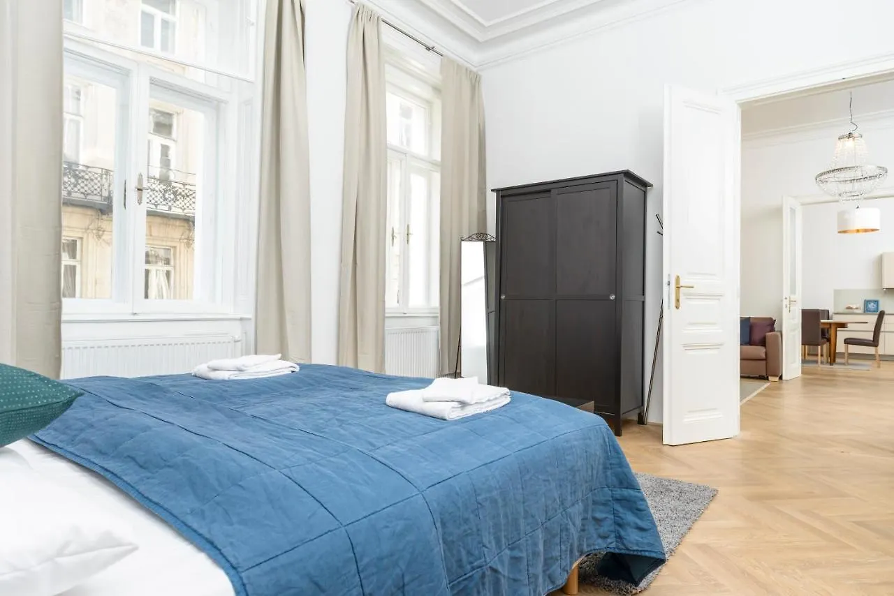 Апартаменты Senator Suite Stephansplatz By Ichbucheat