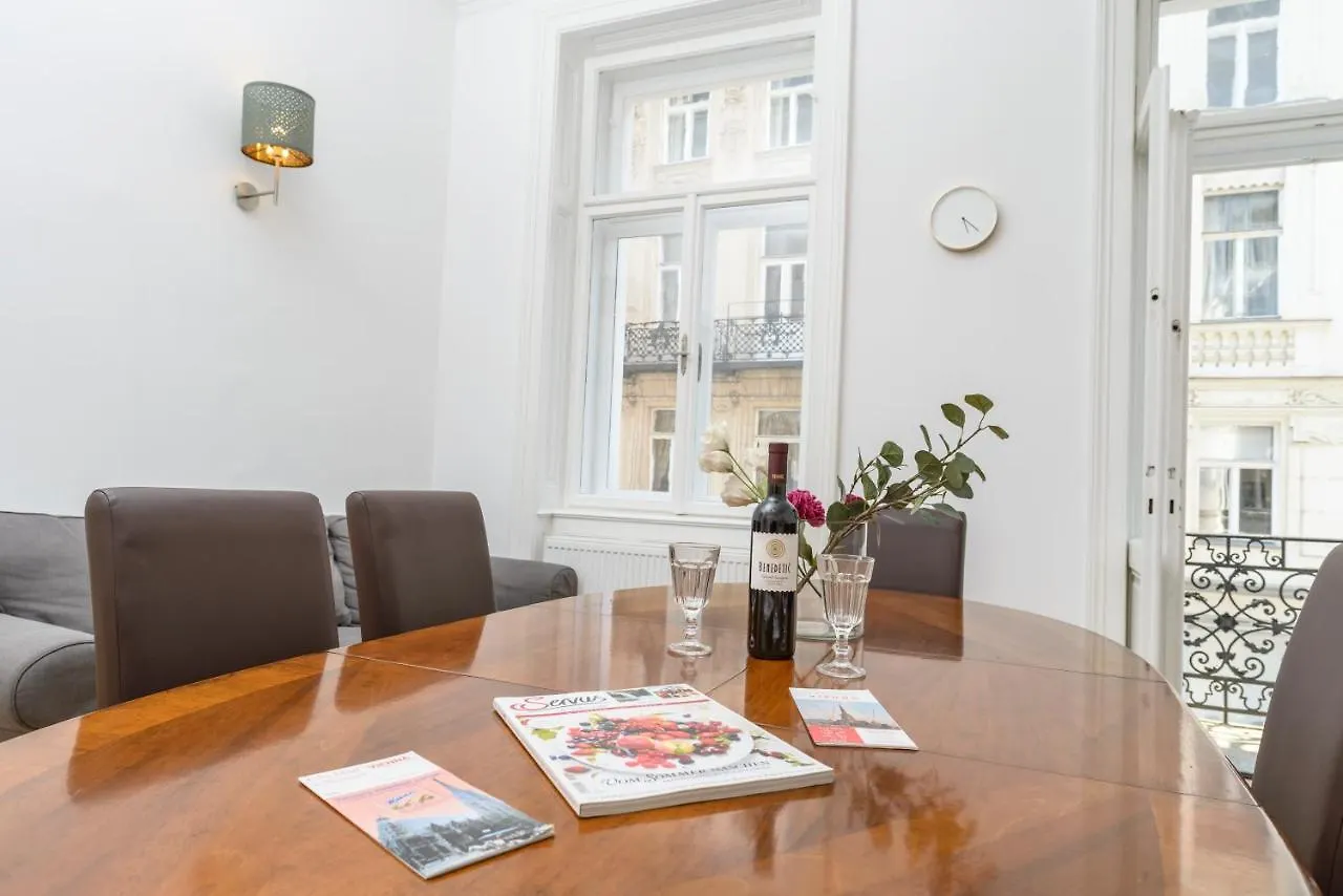Апартаменты Senator Suite Stephansplatz By Ichbucheat
