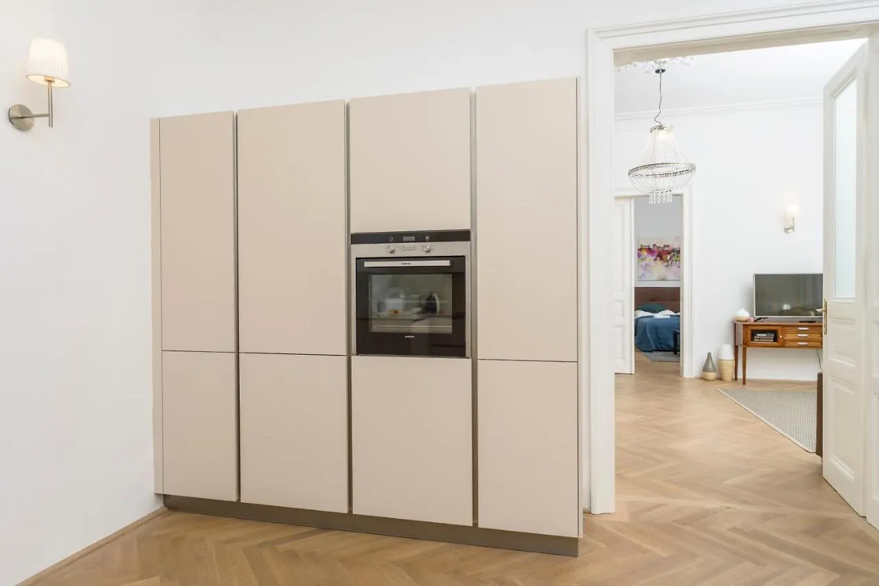 Apartment Senator Suite Stephansplatz By Ichbucheat Vienna