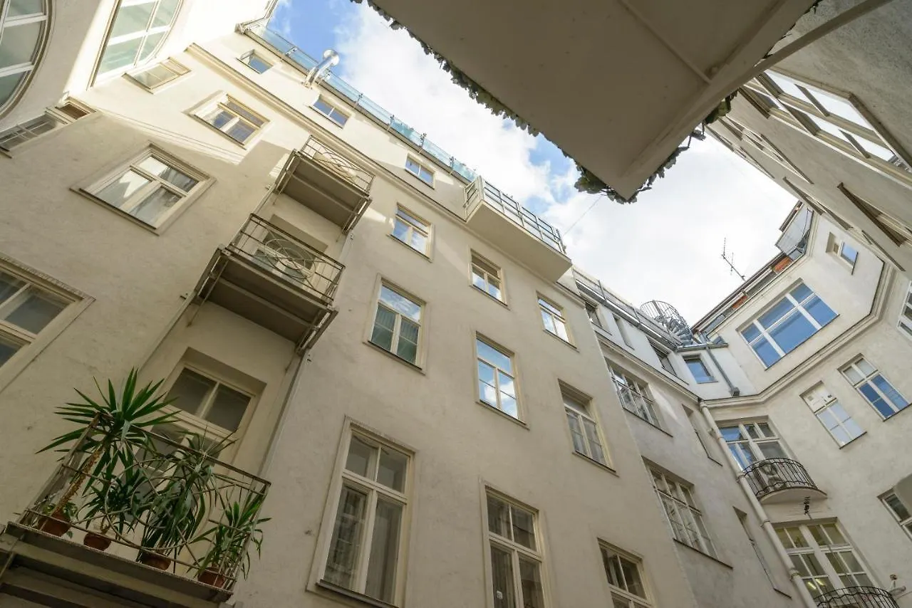 Apartment Senator Suite Stephansplatz By Ichbucheat Vienna Austria