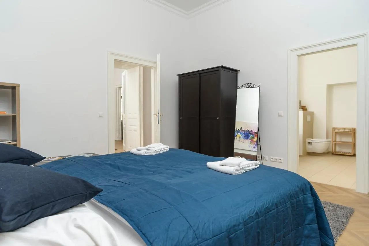 Apartment Senator Suite Stephansplatz By Ichbucheat Vienna
