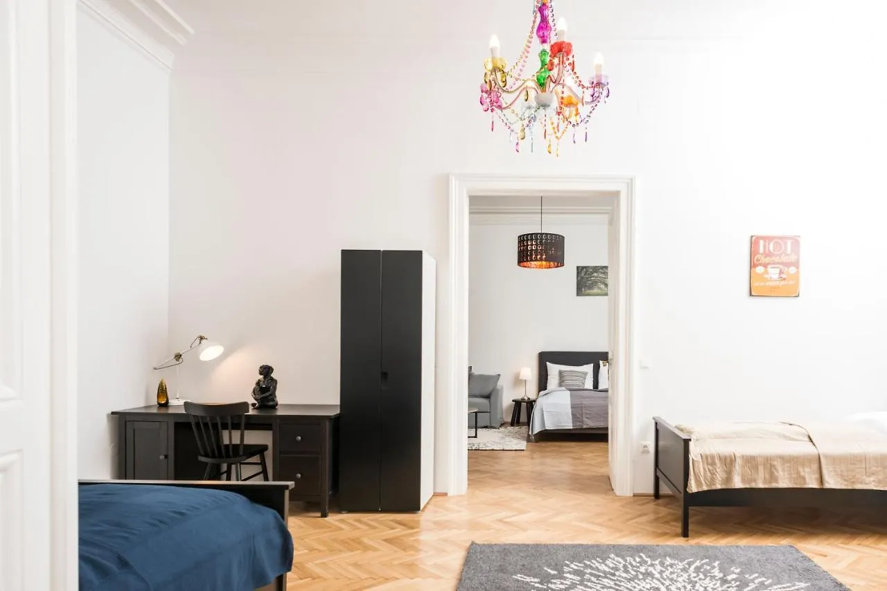 Senator Suite Stephansplatz By Ichbucheat