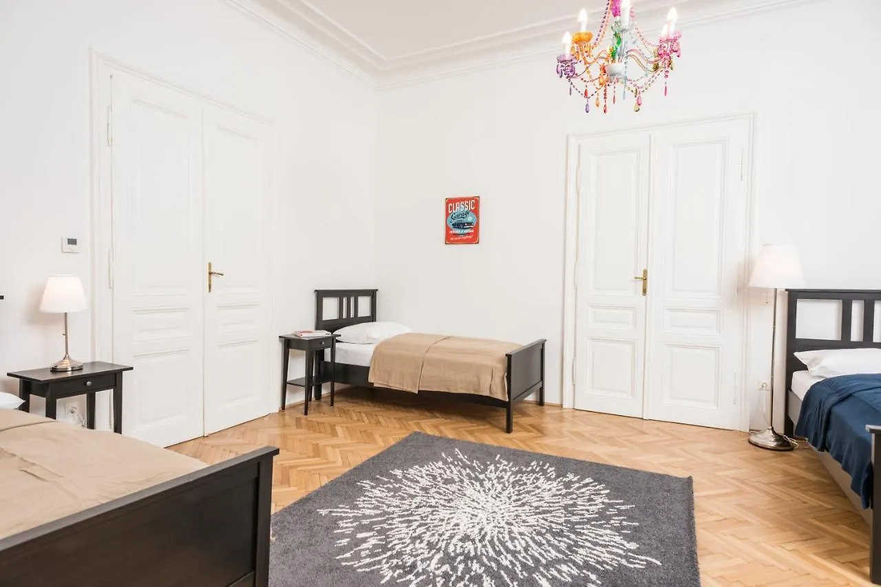 Senator Suite Stephansplatz By Ichbucheat