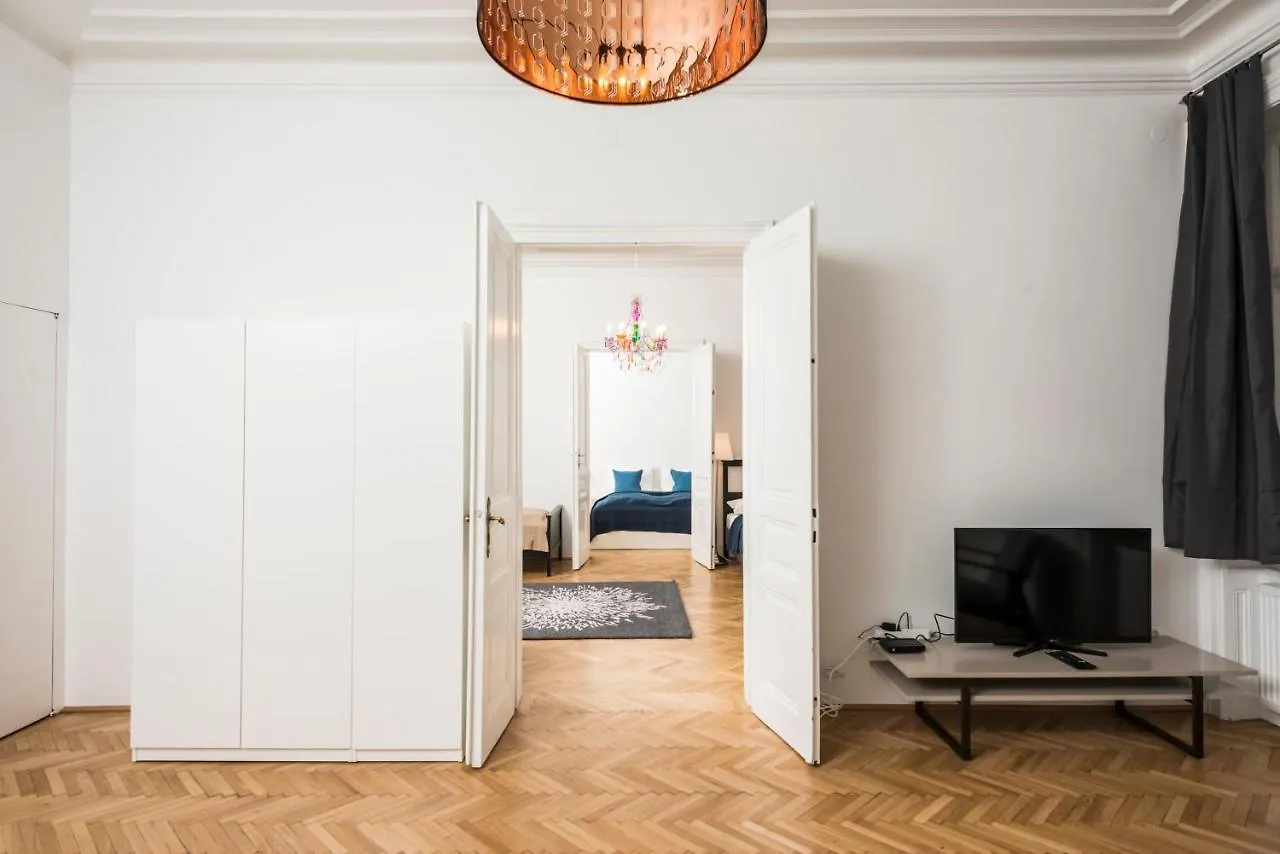 Апартаменты Senator Suite Stephansplatz By Ichbucheat