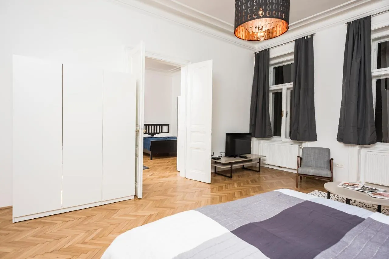 Senator Suite Stephansplatz By Ichbucheat