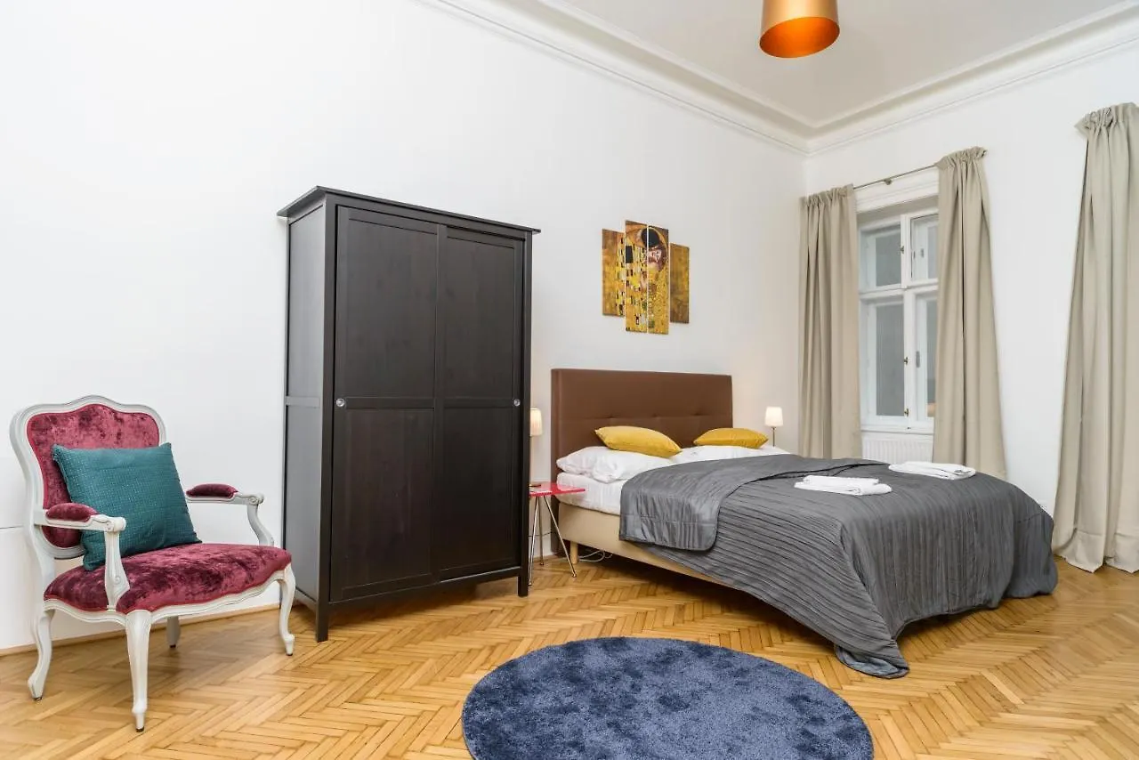 Senator Suite Stephansplatz By Ichbucheat