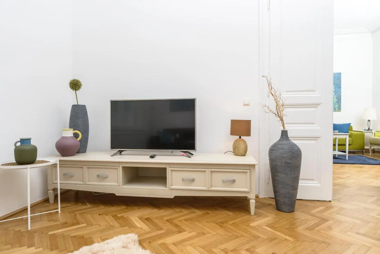 Senator Suite Stephansplatz By Ichbucheat Vienna 0*,
