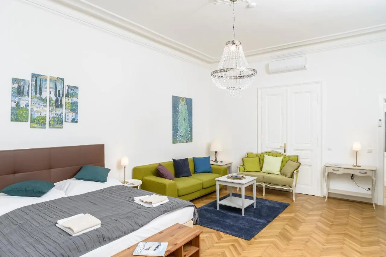 Апартаменты Senator Suite Stephansplatz By Ichbucheat
