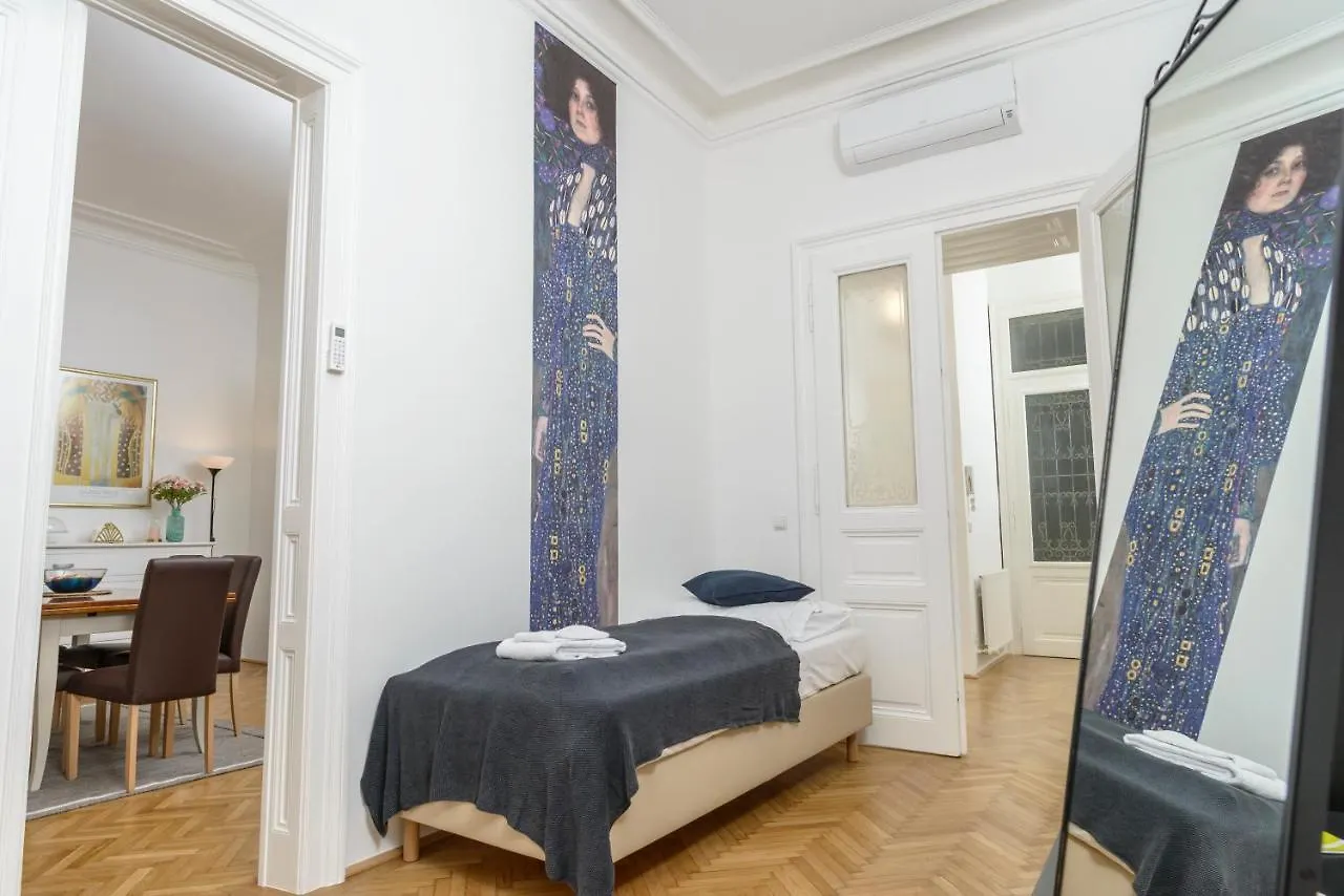 Senator Suite Stephansplatz By Ichbucheat Vienna