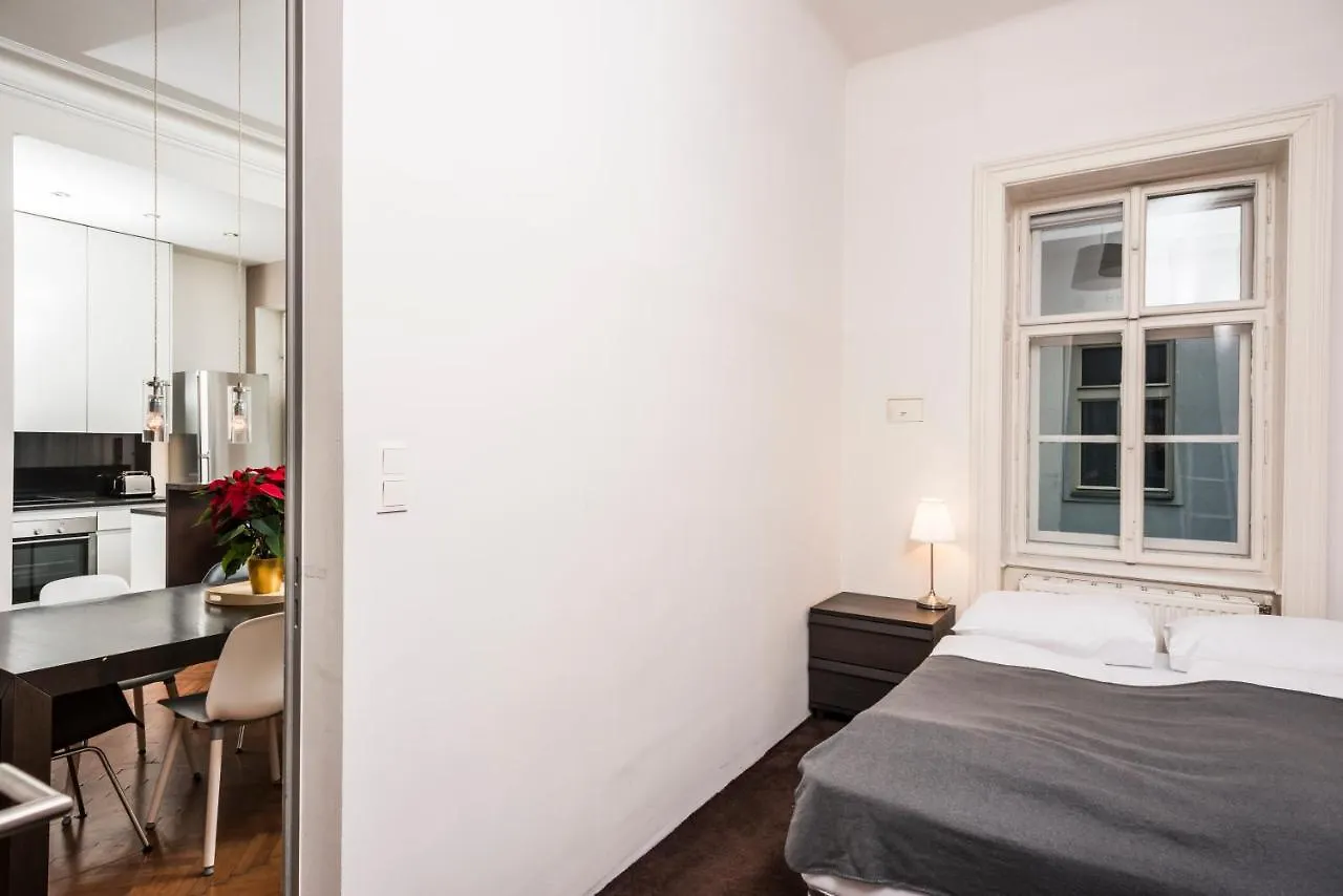 Апартаменты Senator Suite Stephansplatz By Ichbucheat