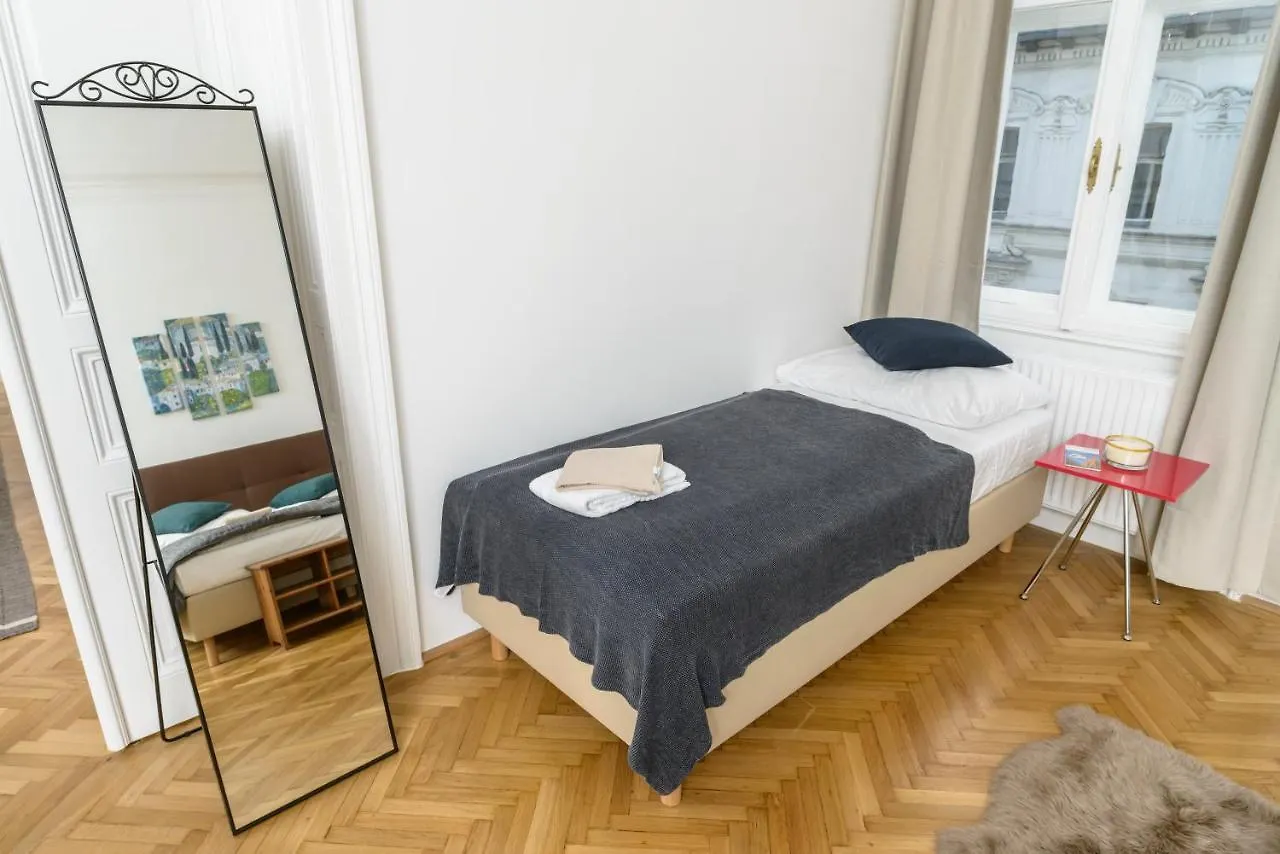 Apartament Senator Suite Stephansplatz By Ichbucheat Viena Austria